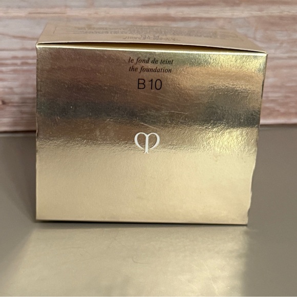 Cle de Peau Beaute The Foundation, Shade B10, SPF 22, NIB, Anti-Aging Makeup - Picture 9 of 11